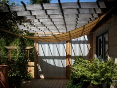 Corrugated metal privacy screen